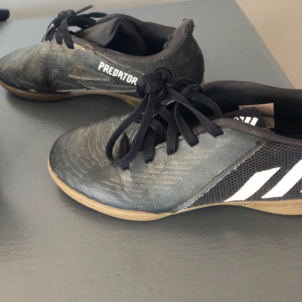 Adidas Predator Kids' Indoor Soccer Shoes - Black youth size 2.5
